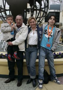 25-03-2005 SHOWBIZZ; VIP DAG IN WALIBI WORLD TE BIDDINGHUIZEN. VELE BN ers WAREN AANWEZIG OP DE OPENINGSDAG VAN HET VERNIEUWDE WALIBI WORLD. MARISKA VAN KOLCK-VADER EN NEEFJES
FOTO\'S ALBERT DEN ISEGER
