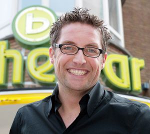 17-04-2002 SHOWBIZZ; MATTHIAS SCHOLTEN OPENT THE BAR IN ROTTERDAM.
FOTO; ALBERT DEN ISEGER