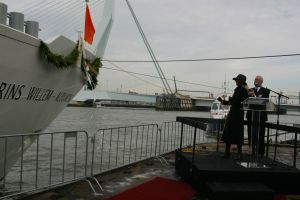 06-02-2003 KONINKLIJK HUIS: MAXIMA DOOPT SCHIP IN ROTTERDAM MET DE NAAM  PRINS WILLEM ALEXANDER.
FORO;ALBERT DEN ISEGER