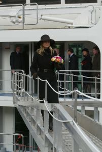 06-02-2003 KONINKLIJK HUIS: MAXIMA DOOPT SCHIP IN ROTTERDAM MET DE NAAM  PRINS WILLEM ALEXANDER.
FORO;ALBERT DEN ISEGER
