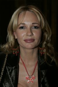 12-03-2005 SHOWBIZZ; MART VISSER HAUTECOUTURE  COLLECTIE ZOMER 2005 SHOW IN HET HILTON AMSTERDAM. VROUW VAN REGI BLINKER
FOTO; ALBERT DEN ISEGER