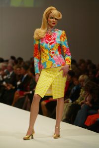 13-03-2005 SHOWBIZZ; PAUL SCHULTEN HAUTE COUTURE ZOMER COLLECTIE SHOW 2005 IN OKURA AMSTERDAM.
FOTO; ALBERT DEN ISEGER