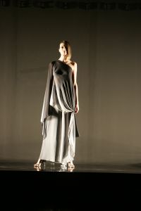 12-03-2005 SHOWBIZZ; MART VISSER HAUTECOUTURE  COLLECTIE ZOMER 2005 SHOW IN HET HILTON AMSTERDAM. 
FOTO; ALBERT DEN ISEGER