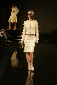 12-03-2005 SHOWBIZZ; MART VISSER HAUTECOUTURE  COLLECTIE ZOMER 2005 SHOW IN HET HILTON AMSTERDAM. 
FOTO; ALBERT DEN ISEGER