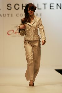13-03-2005 SHOWBIZZ; PAUL SCHULTEN HAUTE COUTURE ZOMER COLLECTIE SHOW 2005 IN OKURA AMSTERDAM.
FOTO; ALBERT DEN ISEGER