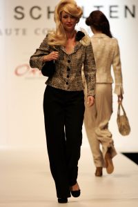13-03-2005 SHOWBIZZ; PAUL SCHULTEN HAUTE COUTURE ZOMER COLLECTIE SHOW 2005 IN OKURA AMSTERDAM.
FOTO; ALBERT DEN ISEGER