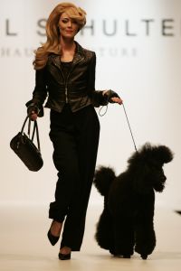 13-03-2005 SHOWBIZZ; PAUL SCHULTEN HAUTE COUTURE ZOMER COLLECTIE SHOW 2005 IN OKURA AMSTERDAM.
FOTO; ALBERT DEN ISEGER