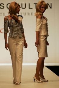 13-03-2005 SHOWBIZZ; PAUL SCHULTEN HAUTE COUTURE ZOMER COLLECTIE SHOW 2005 IN OKURA AMSTERDAM. 
FOTO; ALBERT DEN ISEGER