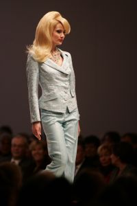 13-03-2005 SHOWBIZZ; PAUL SCHULTEN HAUTE COUTURE ZOMER COLLECTIE SHOW 2005 IN OKURA AMSTERDAM.
FOTO; ALBERT DEN ISEGER