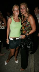 23-02-2005 SHOWBIZZ; KATJA SCHUURMAN OP MAMBO BEACH CURACAO. zij was daar ivm premiere van film cool en 06-05 van theo van gogh.
FOTO; ALBERT DEN ISEGER