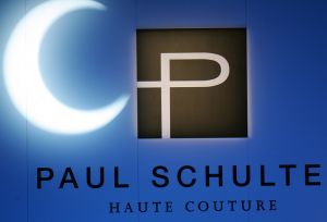 13-03-2005 SHOWBIZZ; PAUL SCHULTEN HAUTE COUTURE ZOMER COLLECTIE SHOW 2005 IN OKURA AMSTERDAM.
FOTO; ALBERT DEN ISEGER