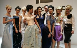 13-03-2005 SHOWBIZZ; PAUL SCHULTEN HAUTE COUTURE ZOMER COLLECTIE SHOW 2005 IN OKURA AMSTERDAM.
FOTO; ALBERT DEN ISEGER