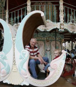 25-03-2005 SHOWBIZZ; VIP DAG IN WALIBI WORLD TE BIDDINGHUIZEN. VELE BN ers WAREN AANWEZIG OP DE OPENINGSDAG VAN HET VERNIEUWDE WALIBI WORLD. PIET SCHRIJVERS EN KLEINZOON
FOTO\'S ALBERT DEN ISEGER