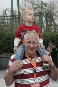 25-03-2005 SHOWBIZZ; VIP DAG IN WALIBI WORLD TE BIDDINGHUIZEN. VELE BN ers WAREN AANWEZIG OP DE OPENINGSDAG VAN HET VERNIEUWDE WALIBI WORLD.PIET SCHRIJVERS EN KLEINZOON
FOTO\'S ALBERT DEN ISEGER