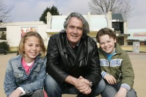 25-03-2005 SHOWBIZZ; VIP DAG IN WALIBI WORLD TE BIDDINGHUIZEN. VELE BN ers WAREN AANWEZIG OP DE OPENINGSDAG VAN HET VERNIEUWDE WALIBI WORLD. PIETER STORM SEN ZIJN KINDEREN
FOTO\'S ALBERT DEN ISEGER
