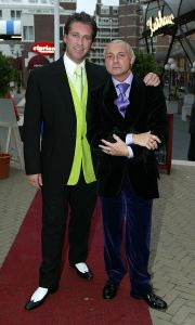 01-10-2003 SHOWBIZZ; WAR CHILD GALA TE SCHEVENINGEN IN RESTAURANT LA GALLERIA.FOTO  RONALD KOLCK EN VRIEND
FOTO; ALBERT DEN ISEGER