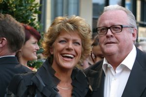 05-04-2004 SHOWBIZZ; PREMIERE VAN MUSICAL LION KING TE SCHEVENINGEN. SIMONE KLEINSMA EN GUUS VERSTRAETE
FOTO; ALBERT DEN ISEGER.