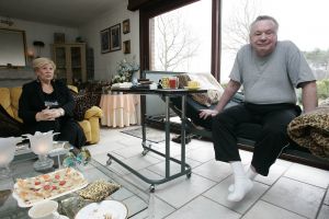 21-02-2005 SHOWBIZZ; THEO SIJTHOFF DE  VOORMALIG MODE KONING VAN ROTTERDAM. THUIS IN BRECHT BELGIE WOONT THEO SIJTHOFF MET TINE. THEO IS AL GERUIME TIJD ZIEK.
FOTO; ALBERT DEN ISEGER
