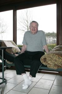 21-02-2005 SHOWBIZZ; THEO SIJTHOFF DE  VOORMALIG MODE KONING VAN ROTTERDAM. THUIS IN BRECHT BELGIE WOONT THEO SIJTHOFF MET TINE. THEO IS AL GERUIME TIJD ZIEK.
FOTO; ALBERT DEN ISEGER