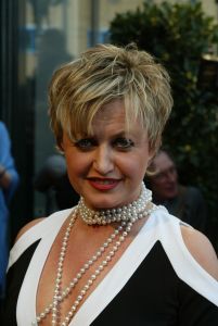 05-04-2004 SHOWBIZZ; PREMIERE VAN MUSICAL LION KING TE SCHEVENINGEN. VERA MANN 
FOTO; ALBERT DEN ISEGER.