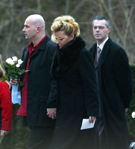 05-02-2004 SHOWBIZZ; BEGRAFENIS VAN DEBORA DOCHTER VAN HANNY.
FOTO;ALBERT DEN ISEGER