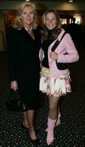 13-03-2005 SHOWBIZZ; PAUL SCHULTEN HAUTE COUTURE ZOMER COLLECTIE SHOW 2005 IN OKURA AMSTERDAM.
FOTO; ALBERT DEN ISEGER