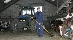 20-03-2005 SHOWBIZZ; BOER ZOEKT VROUW PROGRAMMA VAN DE KRO EN YVONNE JASPERS.BOER PETER VERZWEEG ZIJN AL EERDERE VRIENDIN, PAPARAZZI FOTO S BEWEZEN HET TEGENDEEL. BOER TEUS AAN HET WERK
FOTO\'; ALBERT DEN ISEGER