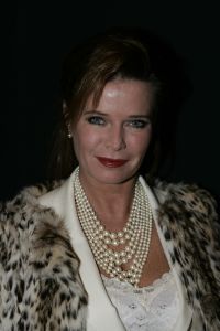 04-03-2006 SHOWBIZZ; MART VISSER KONDIGDE DE LENTE AAN IN HET AMSTERDAMSE HILTON.Onder luide muziek toonden zijn modellen veel zwartwitcombinaties al dan niet afgewisseld met pastels, blauw en rose. Vele bekenden waren weer aanwezig oa. Tooske en Bastiaan Ragas- Cees Dam- Froukje de Both- Leatitia Griffith- Jan en Babette Cremer-Bridget Maasland-Christine Kroonenberg-Tonny Thunnessen en vele anderen. 
foto: Albert den Iseger.