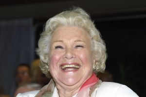 18-02-2002 SHOWBIZZ; VANDAAG WERD ANNIE DE REUVER 85 JAAR DUS FEEST IN ROTTERDAM. Annie de Reuver was vandaag jarig en werd 85 dus was er een feestje op een rondvaartboot in de haven van Rotterdam. Vele college waren aanwezig o.a. Hans Boskamp-Corry van Gorp-Bassie en Adriaan-Herman Emmink-Jacques Herb en nog vele andere Rotterdamse bekenden.
foto: Albert den Iseger