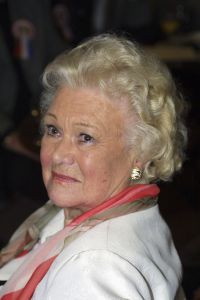 18-02-2002 SHOWBIZZ; VANDAAG WERD ANNIE DE REUVER 85 JAAR DUS FEEST IN ROTTERDAM. Annie de Reuver was vandaag jarig en werd 85 dus was er een feestje op een rondvaartboot in de haven van Rotterdam. Vele college waren aanwezig o.a. Hans Boskamp-Corry van Gorp-Bassie en Adriaan-Herman Emmink-Jacques Herb en nog vele andere Rotterdamse bekenden.
foto: Albert den Iseger