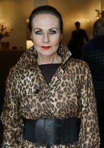 18-03-2006 SHOWBIZZ: SHEILA DE VRIES PRESENTEERDE VANDAAG HAAR VOORJAARSCOLLECTIE. In het veilingshuis van Christies te Amsterdam presenteerde Sheila de Vries haar voorjaarscollectie 2006 geinspireerd op de Doris Day tijd. En heel vrolijke show vol met slyle verrassingen in de kleurige mode van Sheila. Ook deze show werd weer bezocht door tal van bekenden uit de showbizzvijver van Nederland.
foto: Albert den Iseger.