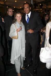 08-03-2006 SHOWBIZZ; MONIQUE COLLIGNON SHOWT HAAR ZOMERCOLLECTIE IN ART GALLERY TAETS TE ZAANDAM. Het regende, het stormde maar binnen was het meer dan lente. Monique en haar team verzorgde een prachtige zomerse modeshow in een bijzondere lokatie.Er waren vele bekenden gasten die onder het genot van een heerlijke champagne en sushi genoten van de meest uiteenlopende zomer creaties van Monique Collignon.
foto: Albert den Iseger.