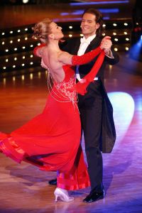 26-03-2006 SHOWBIZZ; DANCING WITH THE STARS 2006  IS WEER BEGONNEN. Het kijkcijver canon van RTL 4 is op 25 maart weer van start gegaan.Deelnemers v.l.n.r. zijn John de Wolf met Roemjana de Haan, Frits Sissing met Julie Fryer, Like van Lexmond met Remco Bastiaansen, Barbara de Loor met Marcus van Teijlingen, presentatoren Ron Brandsteder en Sylvana Simons. Maik de Boer met Charissa van Dipte, Myrna Goossen met Koen Jan Willem Brouwers, Winston Post met Euvgenia Parakhina en Edisillia Rombley met Peter Bosveld.
Foto; Albert den Iseger