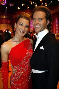 26-03-2006 SHOWBIZZ; DANCING WITH THE STARS 2006  IS WEER BEGONNEN. Het kijkcijver canon van RTL 4 is op 25 maart weer van start gegaan.Deelnemers v.l.n.r. zijn John de Wolf met Roemjana de Haan, Frits Sissing met Julie Fryer, Like van Lexmond met Remco Bastiaansen, Barbara de Loor met Marcus van Teijlingen, presentatoren Ron Brandsteder en Sylvana Simons. Maik de Boer met Charissa van Dipte, Myrna Goossen met Koen Jan Willem Brouwers, Winston Post met Euvgenia Parakhina en Edisillia Rombley met Peter Bosveld.
Foto; Albert den Iseger