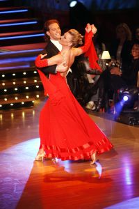 26-03-2006 SHOWBIZZ; DANCING WITH THE STARS 2006 IS WEER BEGONNEN. Het kijkcijver canon van RTL 4 is op 25 maart weer van start gegaan.Deelnemers v.l.n.r. zijn John de Wolf met Roemjana de Haan, Frits Sissing met Julie Fryer, Like van Lexmond met Remco Bastiaansen, Barbara de Loor met Marcus van Teijlingen, presentatoren Ron Brandsteder en Sylvana Simons. Maik de Boer met Charissa van Dipte, Myrna Goossen met Koen Jan Willem Brouwers, Winston Post met Euvgenia Parakhina en Edisillia Rombley met Peter Bosveld. 
Foto; Albert den Iseger