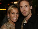 08-03-2006 SHOWBIZZ; PREMIERE VAN DE FILM - IK OMHELS JE MET DUIZEND ARMEN IN - PATHE ARENA. Prachtige film van Willem van de Sande Baclhuyzen naar het boek van Ronlad Giphart.Bekend Nederland was weer in grote getalen komen opdraven om te gaan genieten van deze werkelijke prachtige film met oa. Carice van Houten - Tijn Docter - Karina Smulders - Catherine ten Bruggencate- Halina Reijn - Johnny de Mol -Tygo Gernandt - Maaike Neuville - Tjebbo Gerritsma - Jaap Spijkers en Rick Nicolet. 
foto: Albert den Iseger.