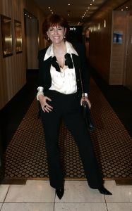 04-03-2006 SHOWBIZZ; MART VISSER KONDIGDE DE LENTE AAN IN HET AMSTERDAMSE HILTON.Onder luide muziek toonden zijn modellen veel zwartwitcombinaties al dan niet afgewisseld met pastels, blauw en rose. Vele bekenden waren weer aanwezig oa. Tooske en Bastiaan Ragas- Cees Dam- Froukje de Both- Leatitia Griffith- Jan en Babette Cremer-Bridget Maasland-Christine Kroonenberg-Tonny Thunnessen en vele anderen. 
foto: Albert den Iseger.