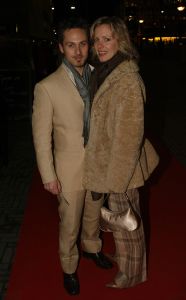 08-03-2006 SHOWBIZZ; PREMIERE VAN DE FILM -  IK OMHELS JE MET DUIZEND ARMEN IN - PATHE ARENA. Prachtige film van Willem van de Sande Baclhuyzen naar het boek van Ronlad Giphart.Bekend Nederland was weer in grote getalen komen opdraven om te gaan genieten van deze werkelijke prachtige film met oa. Carice van Houten - Tijn Docter - Karina Smulders - Catherine ten Bruggencate- Halina Reijn - Johnny de Mol -Tygo Gernandt - Maaike Neuville - Tjebbo Gerritsma - Jaap Spijkers en  Rick Nicolet. 
foto: Albert den Iseger.