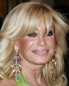04-03-2006 SHOWBIZZ; MART VISSER KONDIGDE DE LENTE AAN IN HET AMSTERDAMSE HILTON.Onder luide muziek toonden zijn modellen veel zwartwitcombinaties al dan niet afgewisseld met pastels, blauw en rose. Vele bekenden waren weer aanwezig oa. Tooske en Bastiaan Ragas- Cees Dam- Froukje de Both- Leatitia Griffith- Jan en Babette Cremer-Bridget Maasland-Christine Kroonenberg-Tonny Thunnessen en vele anderen. 
foto: Albert den Iseger.