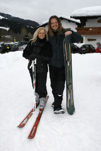 14-03-2006 SHOWBIZZ: TROS MUZIEKSPECTACLE VANUIT DE SNEEUW. Het Oosterrijkse Kirchberg was het decor van alweer een Tros muziekspecial van uit de sneeuw. Met medewerking oa. van Jan Smit-Belle Perez-Thomas Berge_Frans Bauer_Corry Konings en tal van andere Nederlandse sterren was het weer een groots feest. Vanaf woensdag 15 maart op TV. De grootste familie van Nederland deed zijn naam weer eer aan.
foto: Albert den Iseger.