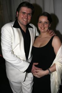 08-03-2006 SHOWBIZZ; PREMIERE VAN DE FILM -  IK OMHELS JE MET DUIZEND ARMEN IN - PATHE ARENA. Prachtige film van Willem van de Sande Baclhuyzen naar het boek van Ronlad Giphart.Bekend Nederland was weer in grote getalen komen opdraven om te gaan genieten van deze werkelijke prachtige film met oa. Carice van Houten - Tijn Docter - Karina Smulders - Catherine ten Bruggencate- Halina Reijn - Johnny de Mol -Tygo Gernandt - Maaike Neuville - Tjebbo Gerritsma - Jaap Spijkers en  Rick Nicolet. 
foto: Albert den Iseger.