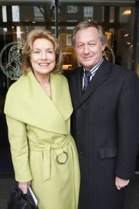 18-03-2006 SHOWBIZZ: SHEILA DE VRIES PRESENTEERDE VANDAAG HAAR VOORJAARSCOLLECTIE. In het veilingshuis van Christies te Amsterdam presenteerde Sheila de Vries haar voorjaarscollectie 2006 geinspireerd op de Doris Day tijd. En heel vrolijke show vol met slyle verrassingen in de kleurige mode van Sheila. Ook deze show werd weer bezocht door tal van bekenden uit de showbizzvijver van Nederland.
foto: Albert den Iseger.