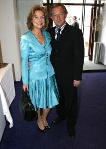 18-03-2006 SHOWBIZZ: SHEILA DE VRIES PRESENTEERDE VANDAAG HAAR VOORJAARSCOLLECTIE. In het veilingshuis van Christies te Amsterdam presenteerde Sheila de Vries haar voorjaarscollectie 2006 geinspireerd op de Doris Day tijd. En heel vrolijke show vol met slyle verrassingen in de kleurige mode van Sheila. Ook deze show werd weer bezocht door tal van bekenden uit de showbizzvijver van Nederland.
foto: Albert den Iseger.