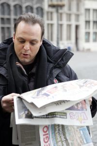 04-02-2006 SHOWBIZZ; DE MOOISTE LACH VAN NEDERLAND VEROVERT HET VLAAMSE LAND. Frans Bauer verovert het Vlaamse Land met de mooiste lach en liedjes van Nederland. Meer dan 60.000 Vlamingen gaan in 4 dagen tijd genieten van onze Frans en al zijn hits in het Sportpaleis van Antwerpen. De eerste avond ging het dak van het inmense Sportpaleis er bijna vanaf, iedereen ging met een lach naar huis gewapend met Frans Bauer parfum, pet, aansteker, cd of dvd, vlag of met een complete dekbedovertrek. De volgende dag sierde Frans alle voorpagina\'s van de belangrijkste Belgische kranten, de hele Frans Bauer story begint weer opnieuw maar dan in het Belgische. 
foto: Albert den Iseger.