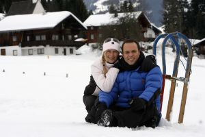 14-03-2006 SHOWBIZZ: TROS MUZIEKSPECTACLE VANUIT DE SNEEUW. Het Oosterrijkse Kirchberg was het decor van alweer een Tros muziekspecial van uit de sneeuw. Met medewerking oa. van Jan Smit-Belle Perez-Thomas Berge_Frans Bauer_Corry Konings en tal van andere Nederlandse sterren was het weer een groots feest. Vanaf woensdag 15 maart op TV. De grootste familie van Nederland deed zijn naam weer eer aan.
foto: Albert den Iseger.