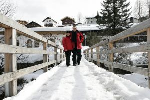14-03-2006 SHOWBIZZ: TROS MUZIEKSPECTACLE VANUIT DE SNEEUW. Het Oosterrijkse Kirchberg was het decor van alweer een Tros muziekspecial van uit de sneeuw. Met medewerking oa. van Jan Smit-Belle Perez-Thomas Berge_Frans Bauer_Corry Konings en tal van andere Nederlandse sterren was het weer een groots feest. Vanaf woensdag 15 maart op TV. De grootste familie van Nederland deed zijn naam weer eer aan.
foto: Albert den Iseger.