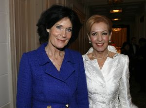 14-03-2006 SHOWBIZZ; FRANS MOLENAAR PRESENTEERDE IN HET AMSTEL HOTEL ZIJN ZOMERCOLLECTIE 2006. De champagne vloeide rijkelijk, de modellen showde weer prachtige opmerkelijke creaties van Frans zijn hand en na de show ontbrak de traditie niet het overheerlijke bitterballetje. 
foto: Albert den Iseger.