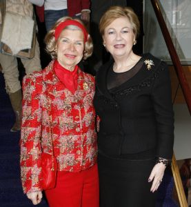 18-03-2006 SHOWBIZZ: SHEILA DE VRIES PRESENTEERDE VANDAAG HAAR VOORJAARSCOLLECTIE. In het veilingshuis van Christies te Amsterdam presenteerde Sheila de Vries haar voorjaarscollectie 2006 geinspireerd op de Doris Day tijd. En heel vrolijke show vol met slyle verrassingen in de kleurige mode van Sheila. Ook deze show werd weer bezocht door tal van bekenden uit de showbizzvijver van Nederland.
foto: Albert den Iseger.