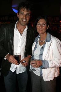 08-03-2006 SHOWBIZZ; PREMIERE VAN DE FILM -  IK OMHELS JE MET DUIZEND ARMEN IN - PATHE ARENA. Prachtige film van Willem van de Sande Baclhuyzen naar het boek van Ronlad Giphart.Bekend Nederland was weer in grote getalen komen opdraven om te gaan genieten van deze werkelijke prachtige film met oa. Carice van Houten - Tijn Docter - Karina Smulders - Catherine ten Bruggencate- Halina Reijn - Johnny de Mol -Tygo Gernandt - Maaike Neuville - Tjebbo Gerritsma - Jaap Spijkers en  Rick Nicolet. 
foto: Albert den Iseger.