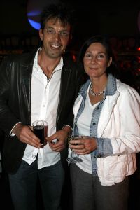 08-03-2006 SHOWBIZZ; PREMIERE VAN DE FILM -  IK OMHELS JE MET DUIZEND ARMEN IN - PATHE ARENA. Prachtige film van Willem van de Sande Baclhuyzen naar het boek van Ronlad Giphart.Bekend Nederland was weer in grote getalen komen opdraven om te gaan genieten van deze werkelijke prachtige film met oa. Carice van Houten - Tijn Docter - Karina Smulders - Catherine ten Bruggencate- Halina Reijn - Johnny de Mol -Tygo Gernandt - Maaike Neuville - Tjebbo Gerritsma - Jaap Spijkers en  Rick Nicolet. 
foto: Albert den Iseger.